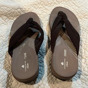 Clarks flip flops